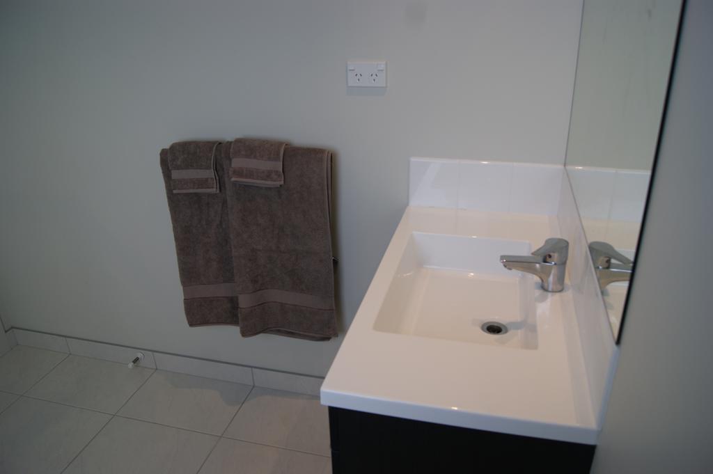 Waihi Beach Getaway-Studio, Ensuite & Private Deck Bagian luar foto