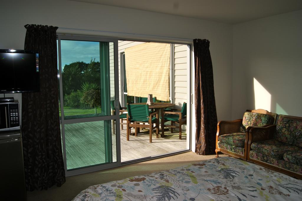Waihi Beach Getaway-Studio, Ensuite & Private Deck Bagian luar foto