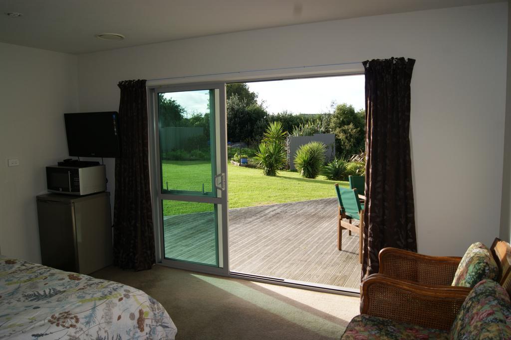 Waihi Beach Getaway-Studio, Ensuite & Private Deck Bagian luar foto