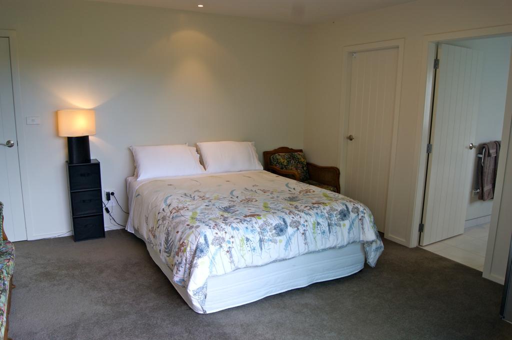 Waihi Beach Getaway-Studio, Ensuite & Private Deck Bagian luar foto